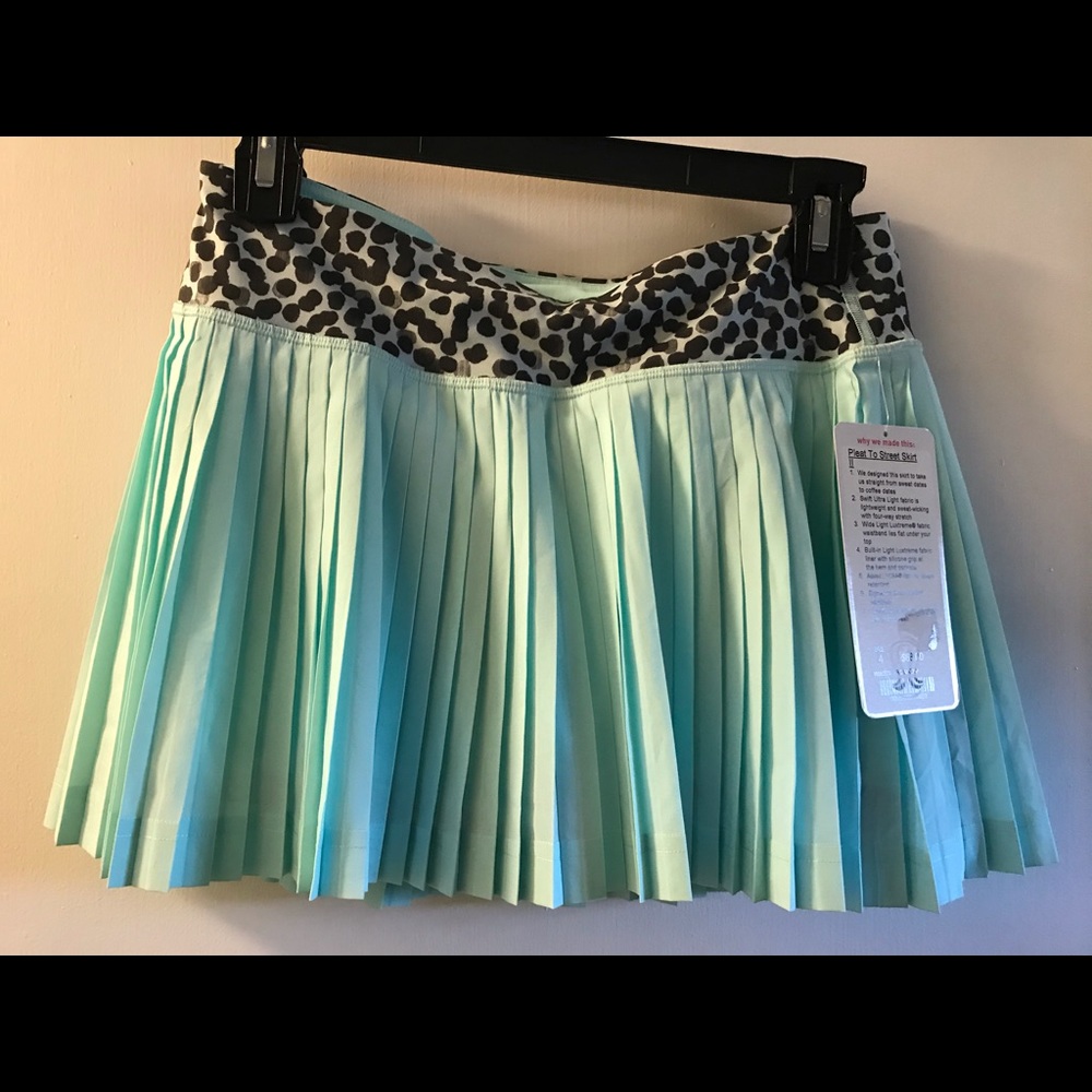 Lululemon tiffany blue skort size 4